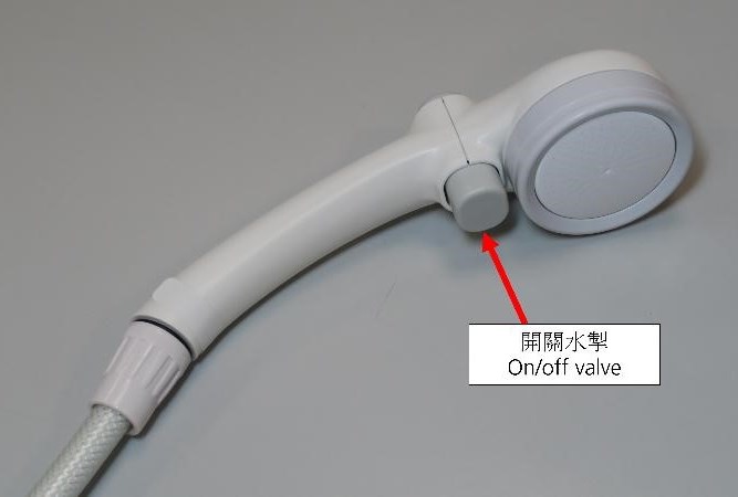 图三： 切勿在「花洒储水式」电热水器安装设有开关水掣的花洒头，以免电热水器的水缸因压力过大而爆炸