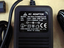 隨「惠普」桌面電腦外置揚聲器套裝出售的交流電/直流電轉換器 隨「惠普」桌面電腦外置揚聲器套裝出售的交流電/直流電轉換器