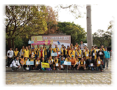 員工和家屬參與百萬行 Staff and Families Join Charity Walk 員工和家屬參與百萬行 Staff and Families Join Charity Walk