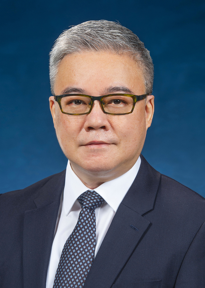 署理機電工程署署長
                潘國英先生